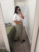 Load image into Gallery viewer, Parachute Cargo pants (Medium)