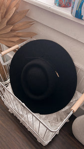 Manifesting bella boater hat