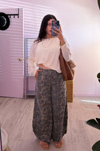 Load image into Gallery viewer, Auralis Metal Trim Eyelet Long Sleeve