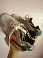 Load image into Gallery viewer, Nikes Air (Woman’s size 8.5)