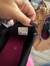 Load image into Gallery viewer, Adidas (Size: Woman 7.5)