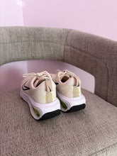 Load image into Gallery viewer, Air max woman’s Nike’s (SIZE: 8)