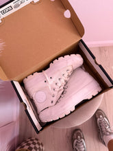 Load image into Gallery viewer, Converse Chuck Taylor All Star Lugged Hi All white (SIZE: 8)