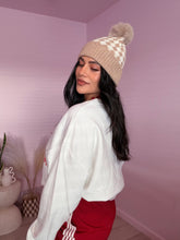 Load image into Gallery viewer, Checkered Beanie in beige/white