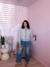 Load image into Gallery viewer, Priya Cropped Wide Leg Jeans