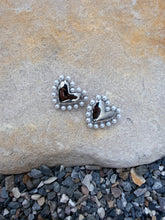 Load image into Gallery viewer, Perla Stud Heart Earrings Gold Plated/Stainless Steel *2 COLORS*
