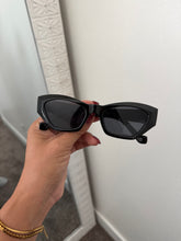 Load image into Gallery viewer, Black Square sunglasses