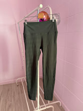 Load image into Gallery viewer, Ash gray leggings (SIZE: LARGE)