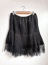 Load image into Gallery viewer, Lace Layering Skirt in Black