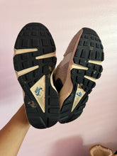 Load image into Gallery viewer, Nikes Air (Woman’s size 8.5)