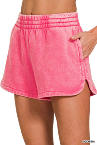 Naia Sweatshorts in Fushia