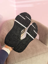 Load image into Gallery viewer, Air max woman’s Nike’s (SIZE: 8)
