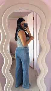 Side slit wide leg high stretch jeans size: (7/28)
