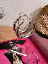 Load image into Gallery viewer, Eva Coqueta Silver Hoop Earrings