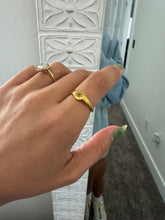 Load image into Gallery viewer, Star 18k gold plated ring (Size: 8)