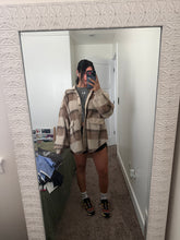 Load image into Gallery viewer, Teddy plaid jacket (Large)