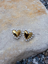 Load image into Gallery viewer, Perla Stud Heart Earrings Gold Plated/Stainless Steel *2 COLORS*