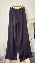 Load image into Gallery viewer, Black Wide leg pants (LARGE)