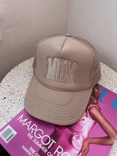 Load image into Gallery viewer, MOM trucker hat