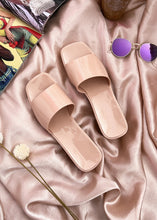 Load image into Gallery viewer, Barbie’s glossy sandals