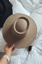 Load image into Gallery viewer, manifesting boater hat (2 COLORS)