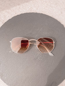 it’s a classic sunglasses (2 COLORS)
