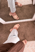 Load image into Gallery viewer, Barbie’s glossy sandals