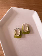 Load image into Gallery viewer, mixed feelings chunky earrings