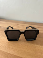 Load image into Gallery viewer, oversized sunnies (dupes)